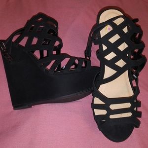 Black wedges